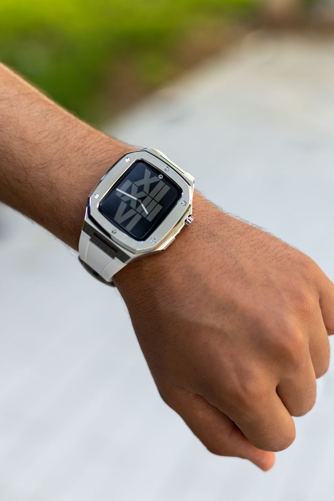Stainless Steel Sport - Accessoire Apple Watch - Coque Acier Argent et bracelet Blanc Appel Watch 44mm portée